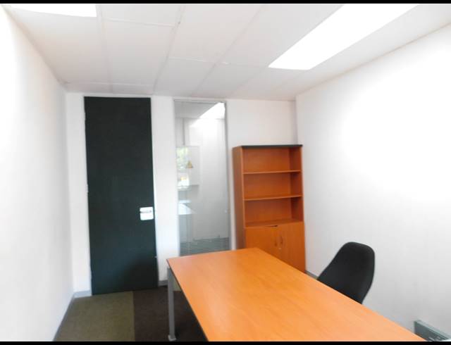 1,778M² OFFICE TO LET IN FERNDALE
